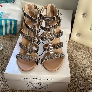 Steve Madden size 7 1/2 glamours shoe